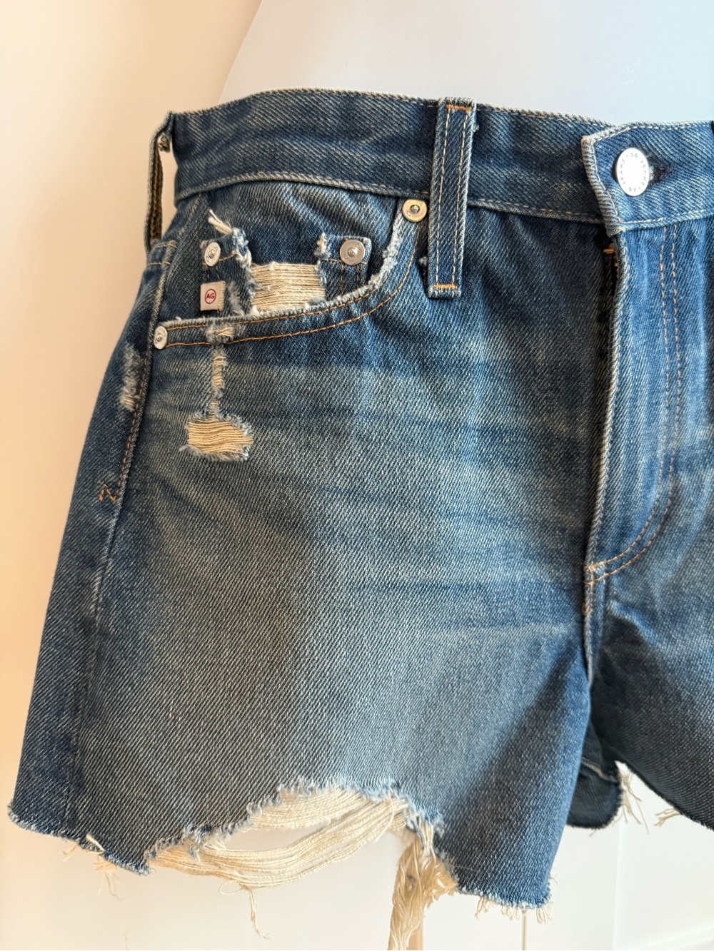 AG Alexxis High Rise Wedgie Distressed Shorts Womens 26R Medium Wash Raw Hem - Picture 10 of 13